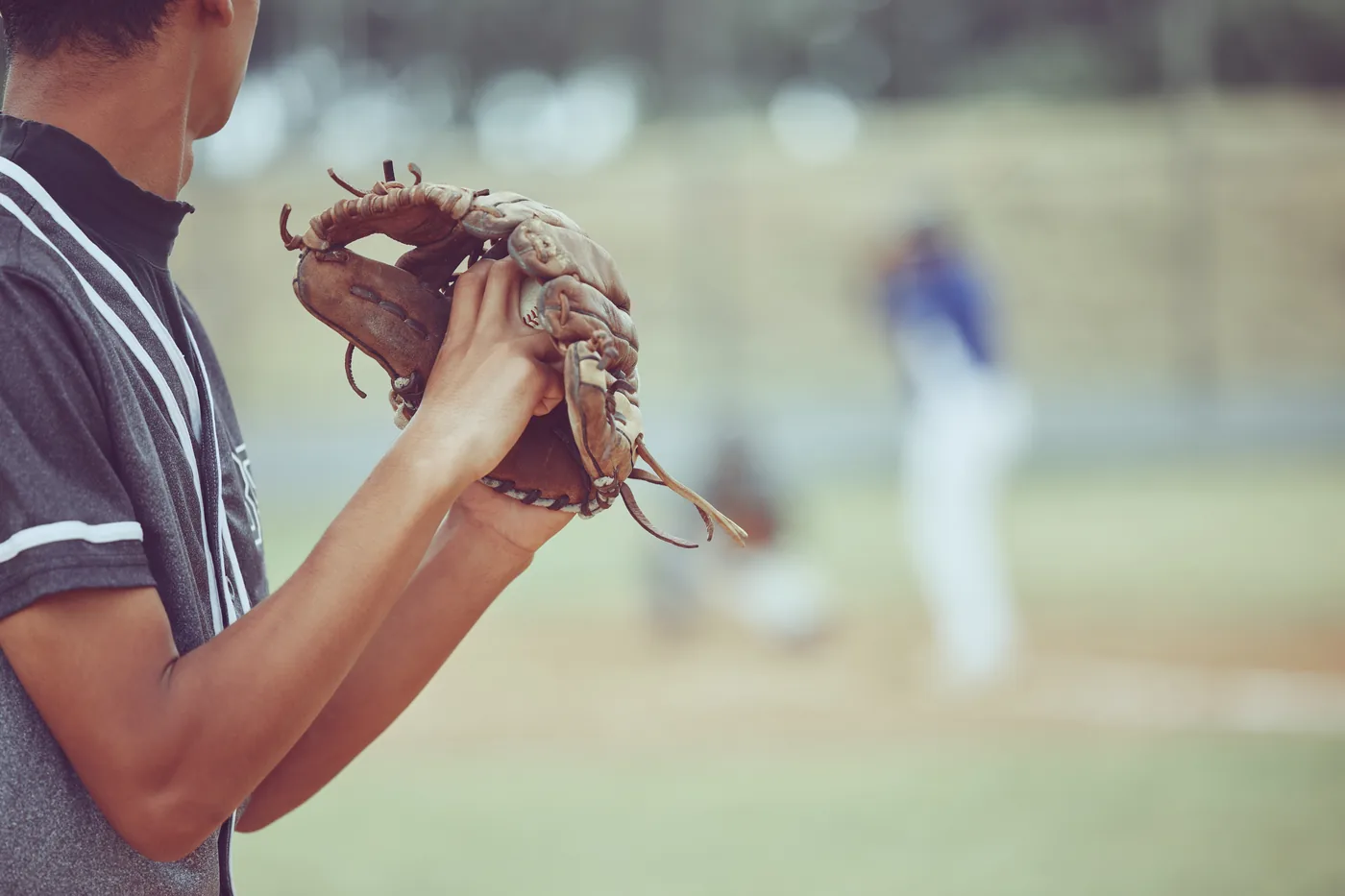 Baseball pitcher throwing, showing the overhead motion that stresses the elbow UCL